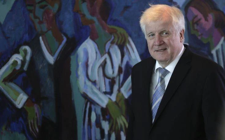 Ζητούν «το κεφάλι» του Ζεεχόφερ μετά την αυτοκτονία νεαρού Αφγανού